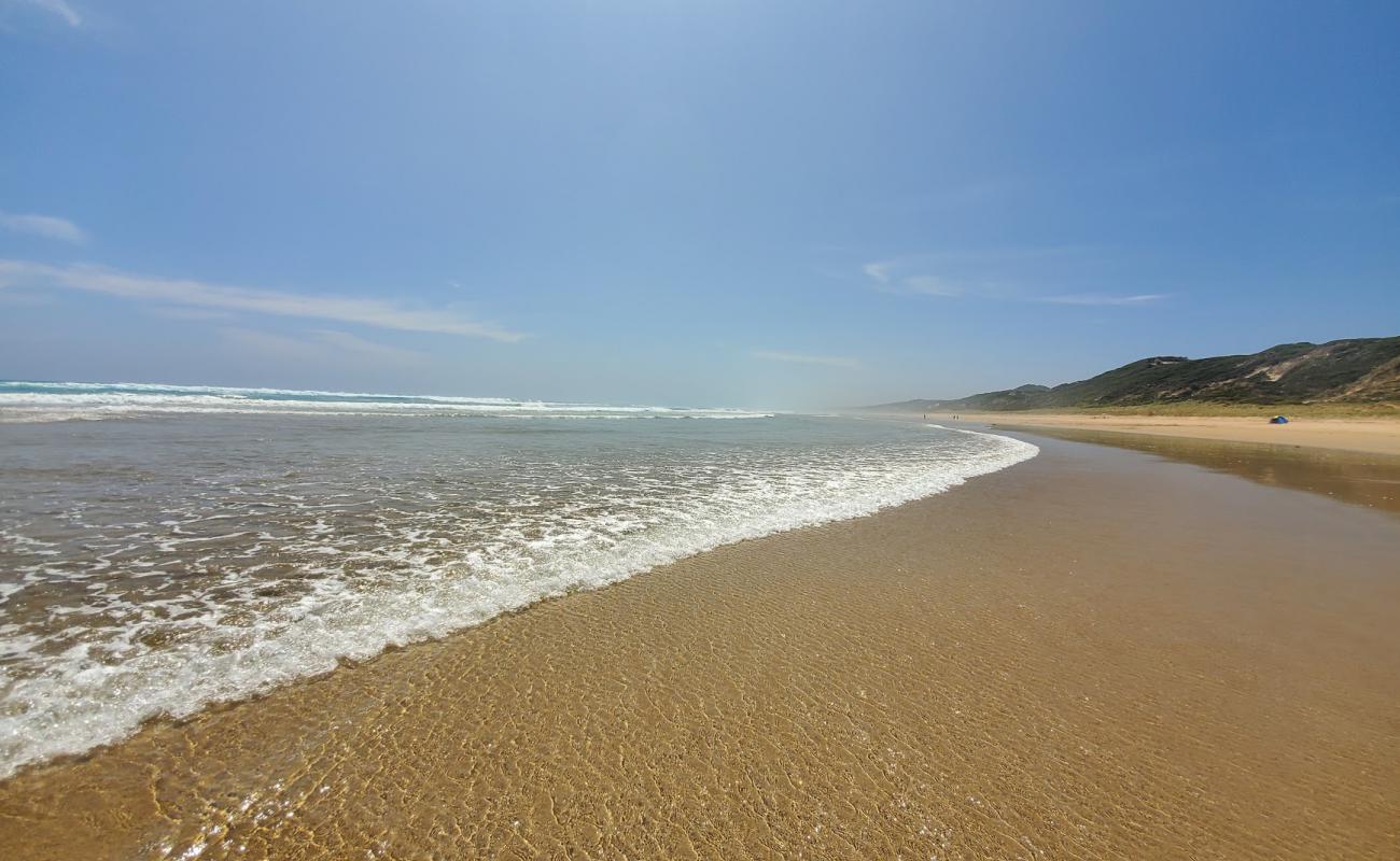 Photo de Number 3 Beach avec sable beige de surface