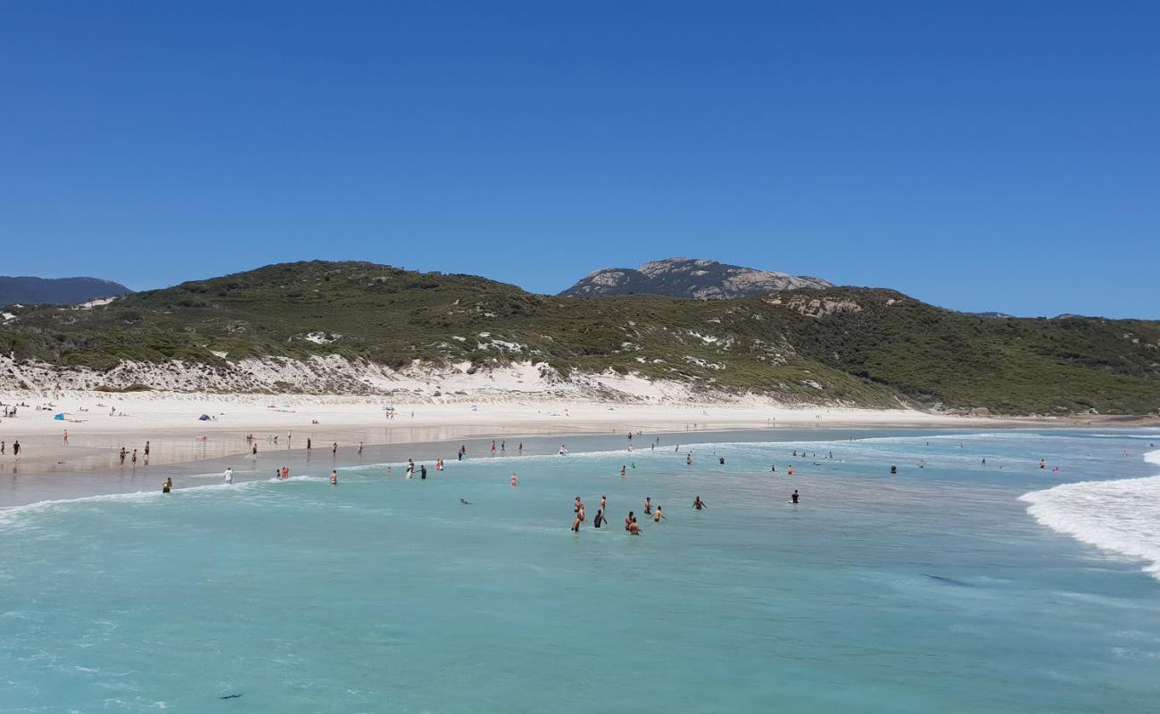 Photo de Squeaky Beach avec sable fin et lumineux de surface