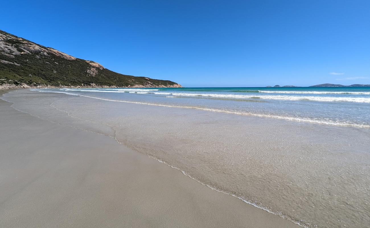 Photo de Norman Beach avec sable fin et lumineux de surface