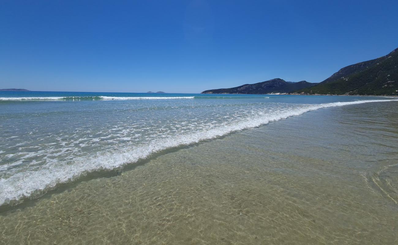 Photo de Oberon Bay Beach avec sable lumineux de surface