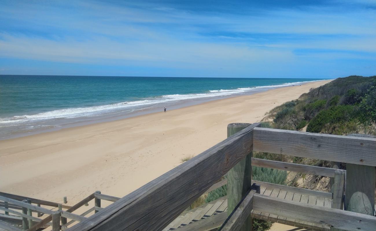 Photo de Glomar Beach avec sable beige fin de surface