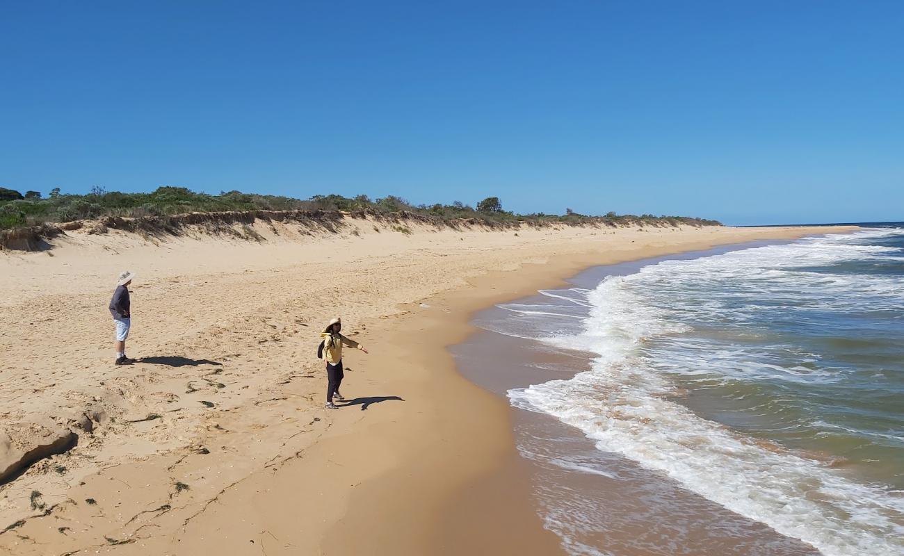 Photo de Lakes Entrance Beach avec sable beige de surface