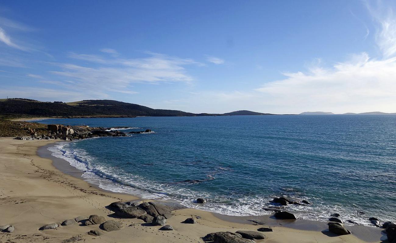 Photo de Marshall Beach avec sable beige de surface