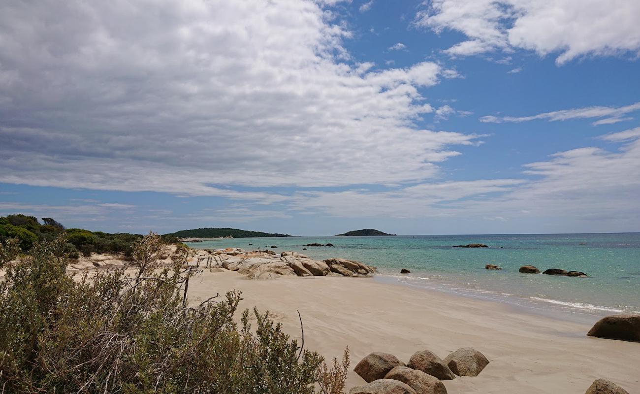Photo de Stumpys Bay avec sable beige de surface