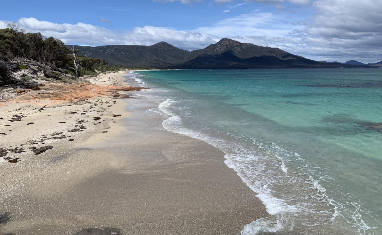 Photo de Hazards Beach avec sable lumineux de surface