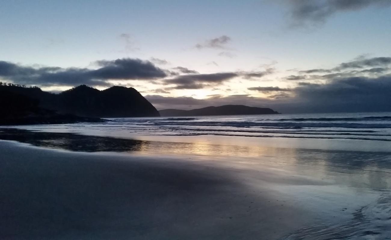 Photo de Pine Creek Beach avec sable lumineux de surface