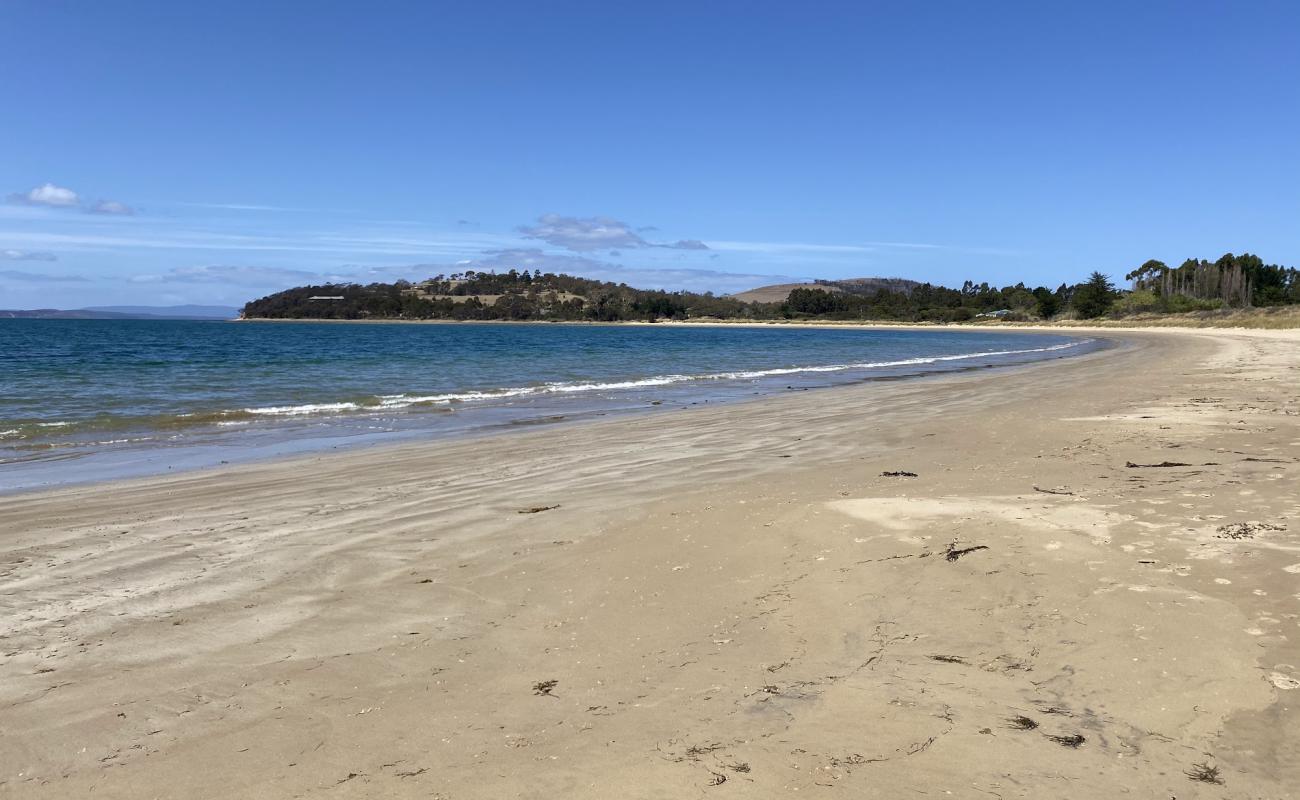 Photo de Mays Beach avec sable lumineux de surface