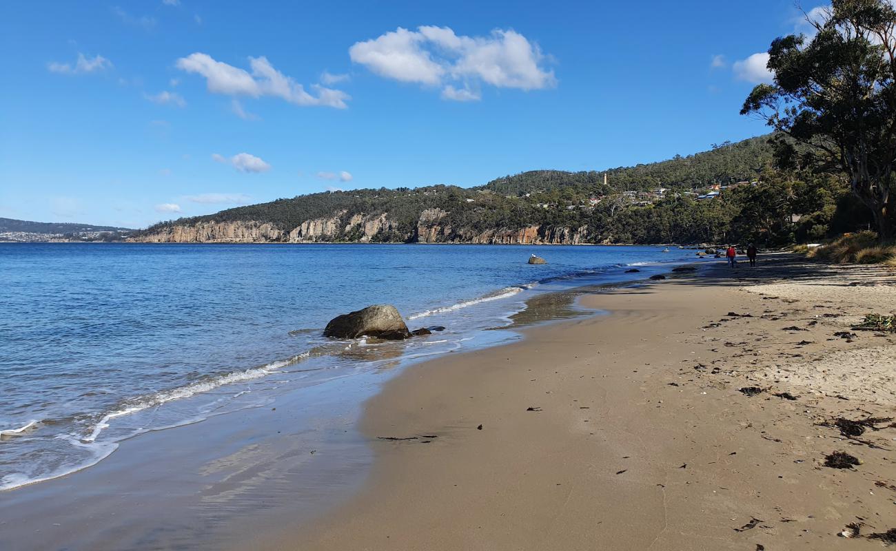 Photo de Taroona Beach avec sable lumineux de surface