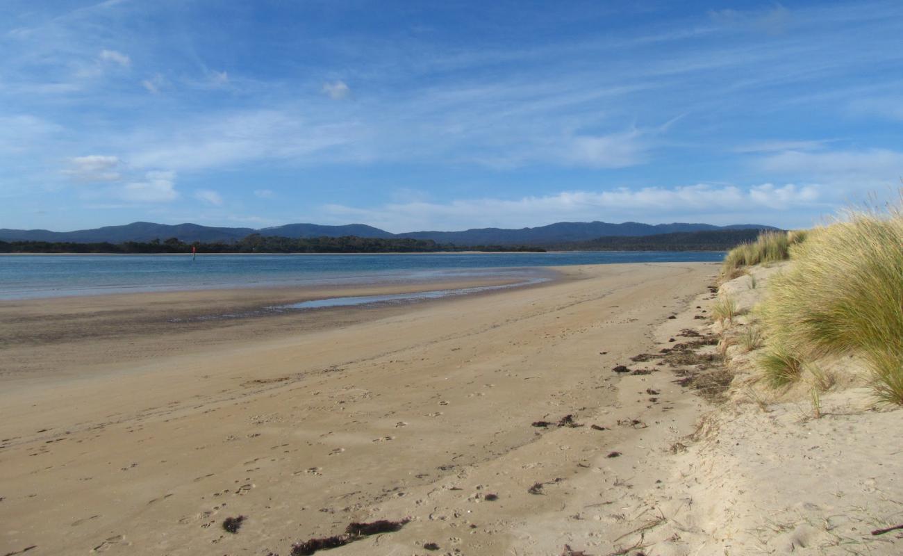Photo de Hawley Beach avec sable beige de surface