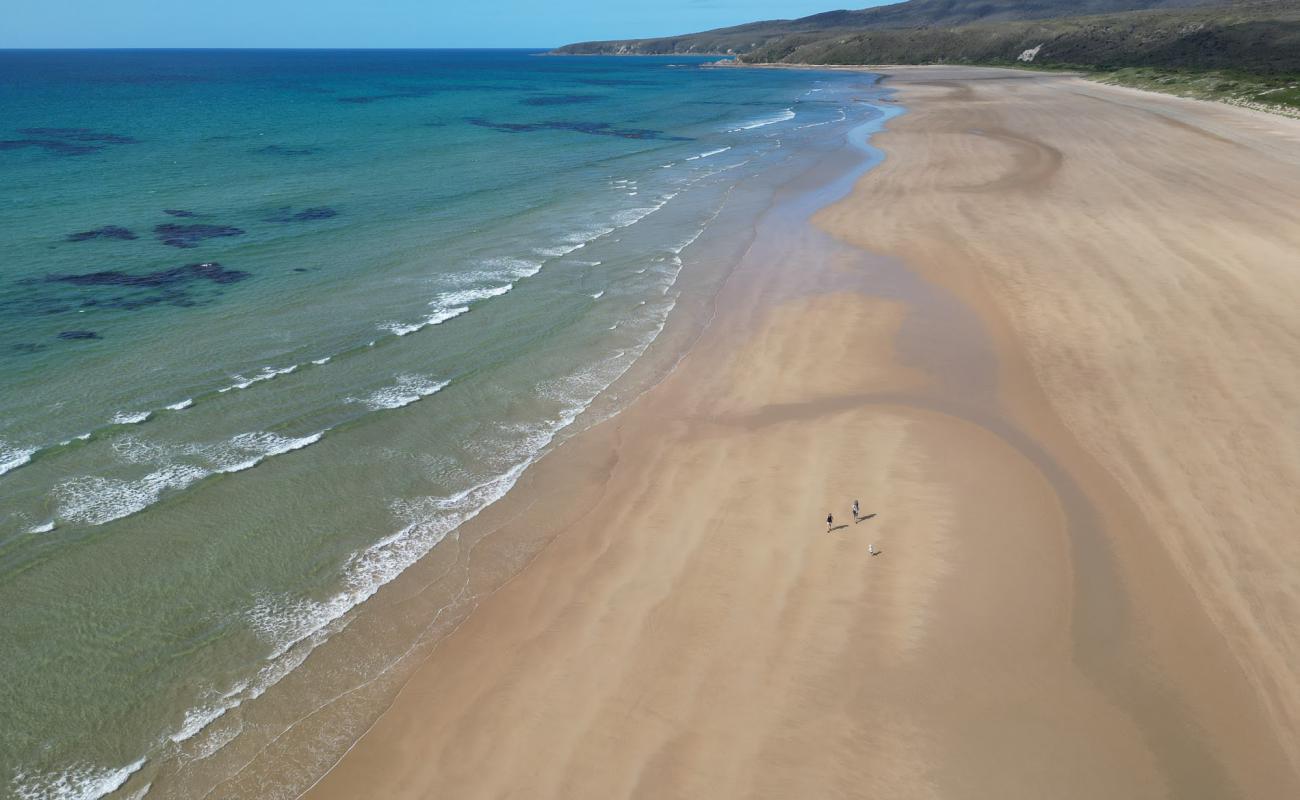 Photo de Bakers Beach avec sable beige de surface
