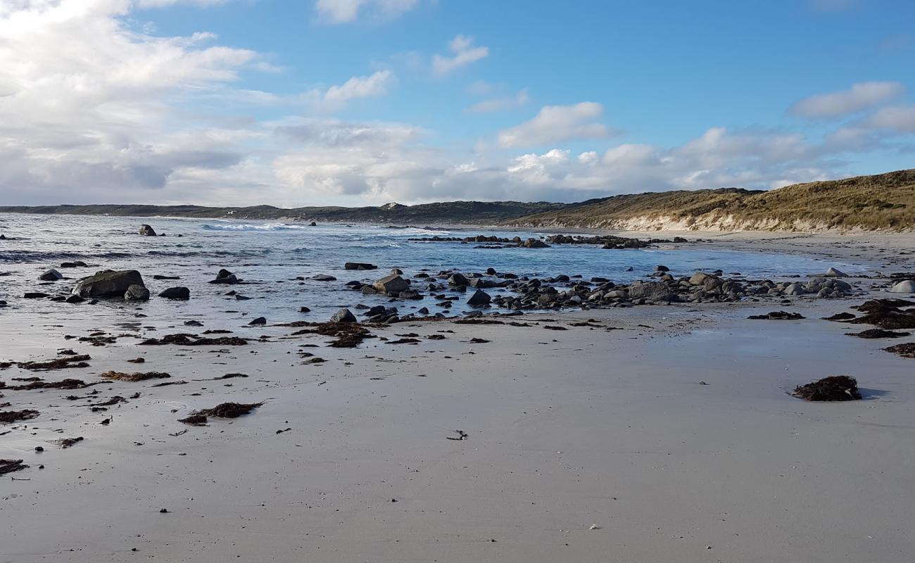 Photo de Porky Beach avec sable lumineux de surface