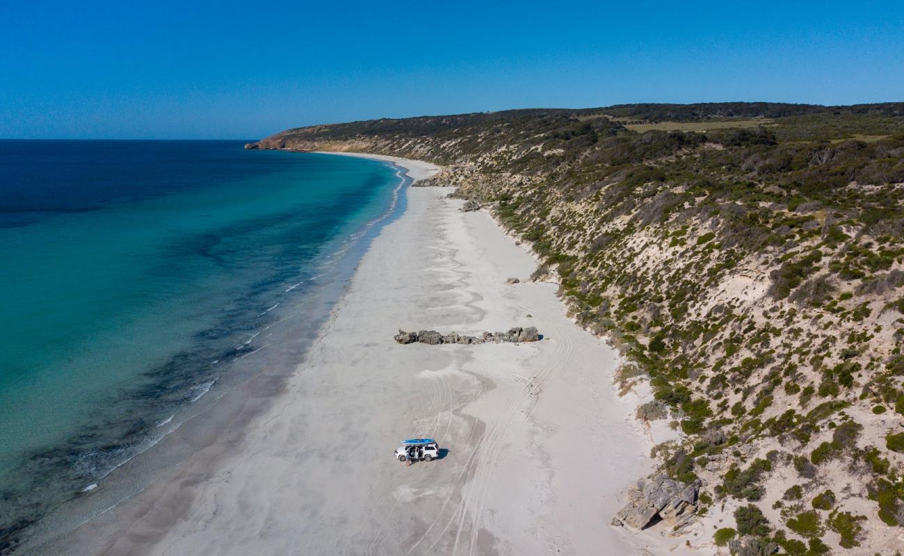 Photo de Emu Bay Beach avec sable lumineux de surface