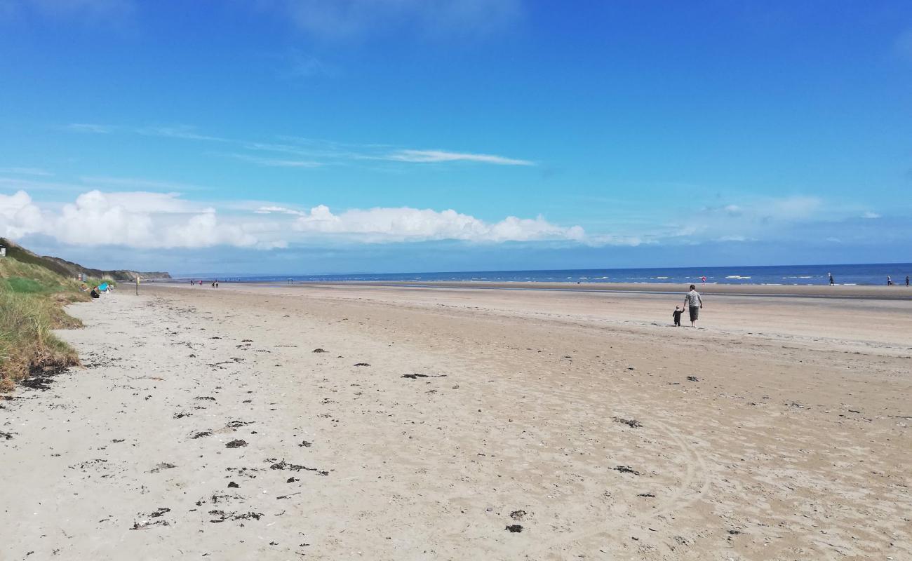 Photo de Gormanston Beach avec sable lumineux de surface