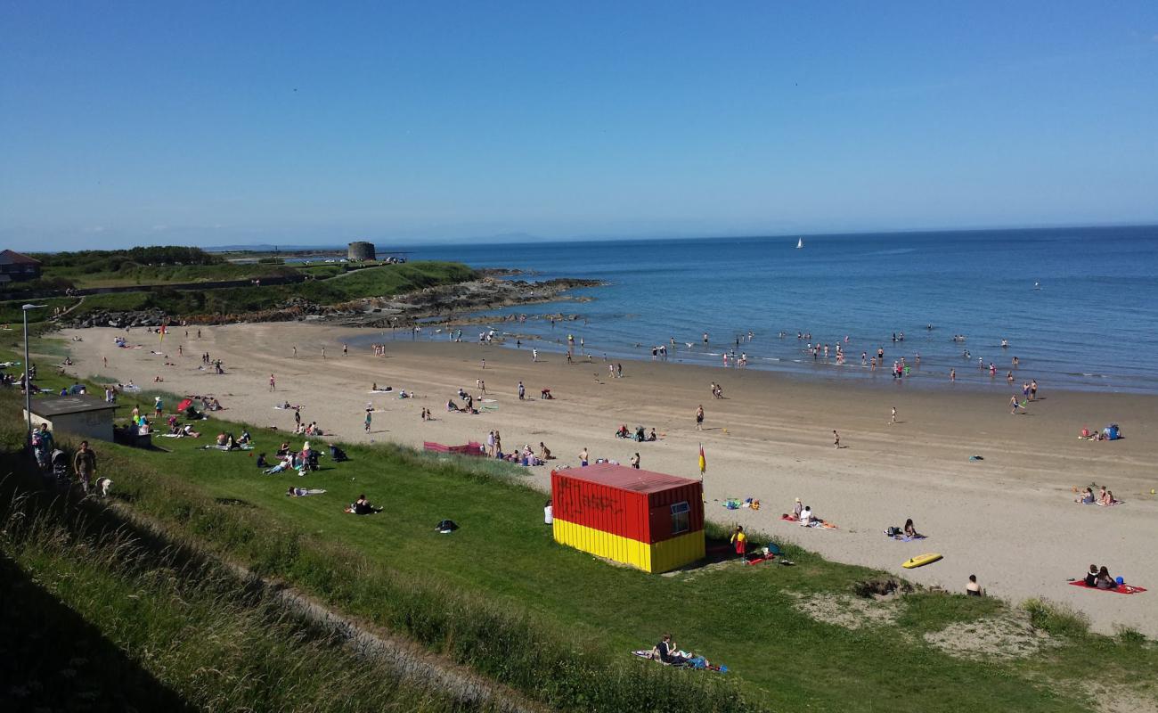 Photo de Balbriggan Beach avec sable lumineux de surface