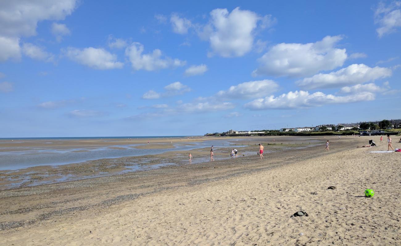 Photo de Malahide Beach avec sable lumineux de surface