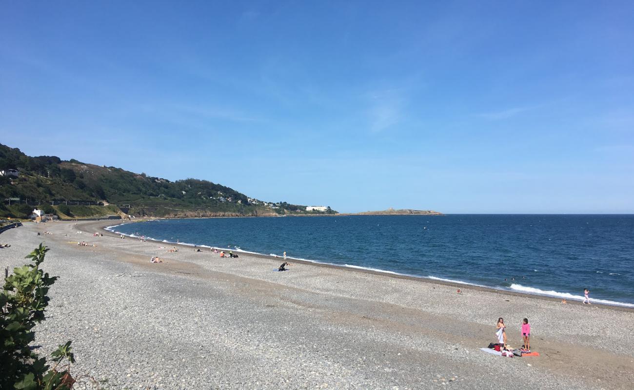 Photo de Killiney Beach avec sable gris & galets de surface