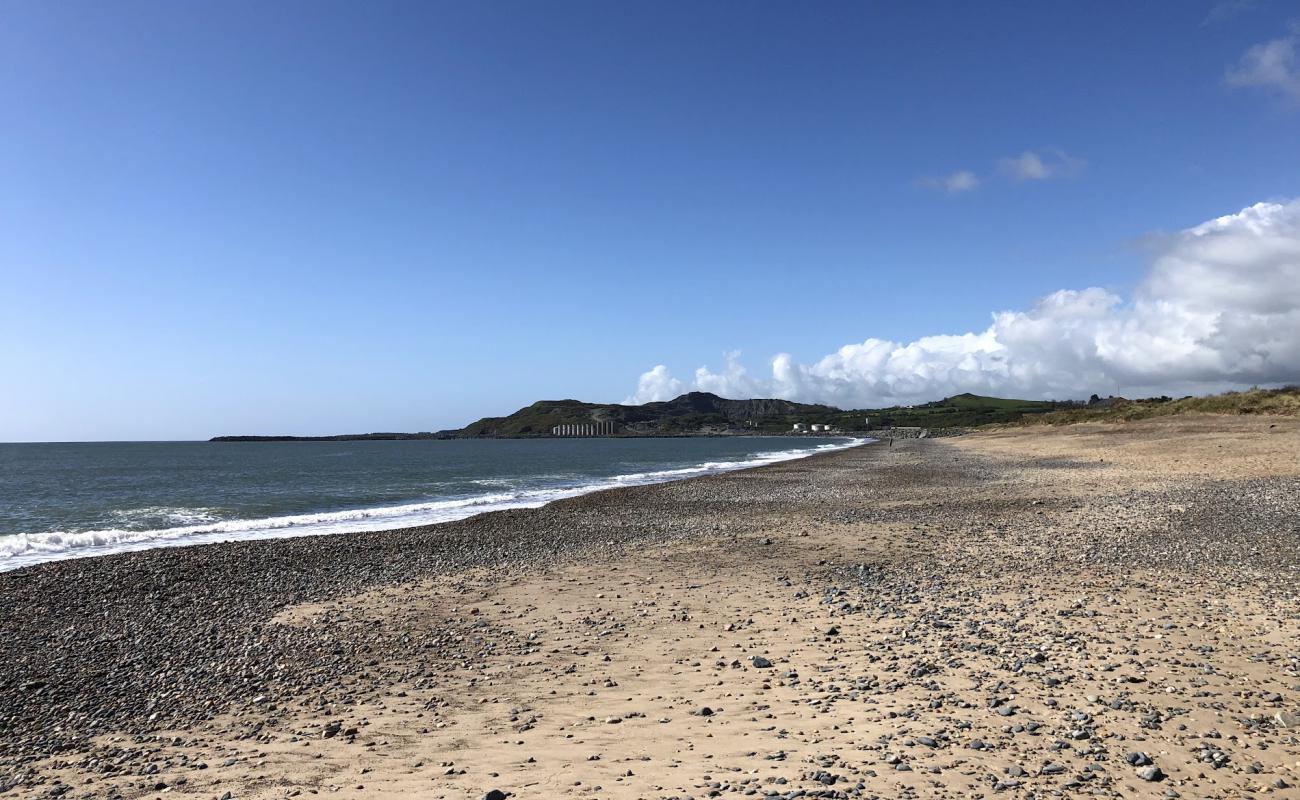 Photo de Arklow South Beach avec sable clair avec caillou de surface