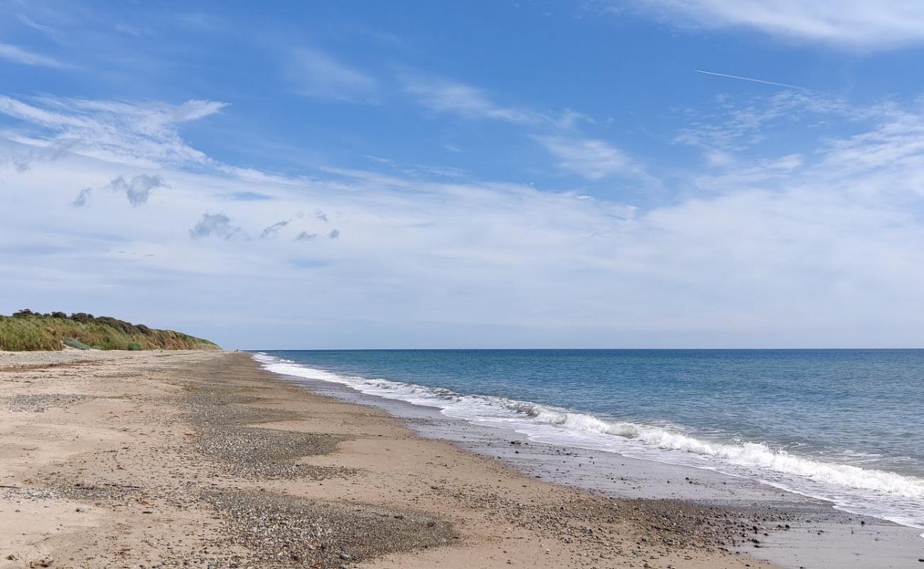 Photo de Oldmill Bay Beach avec sable clair avec caillou de surface