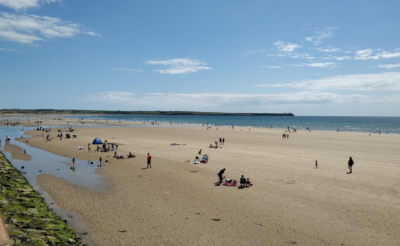 Photo de Tramore Beach avec sable clair avec caillou de surface