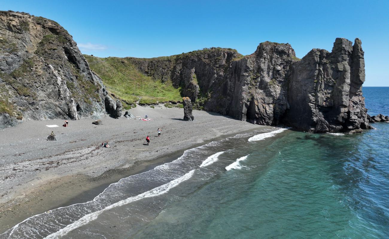 Photo de Tra na Mbo Beach avec sable beige & galets de surface