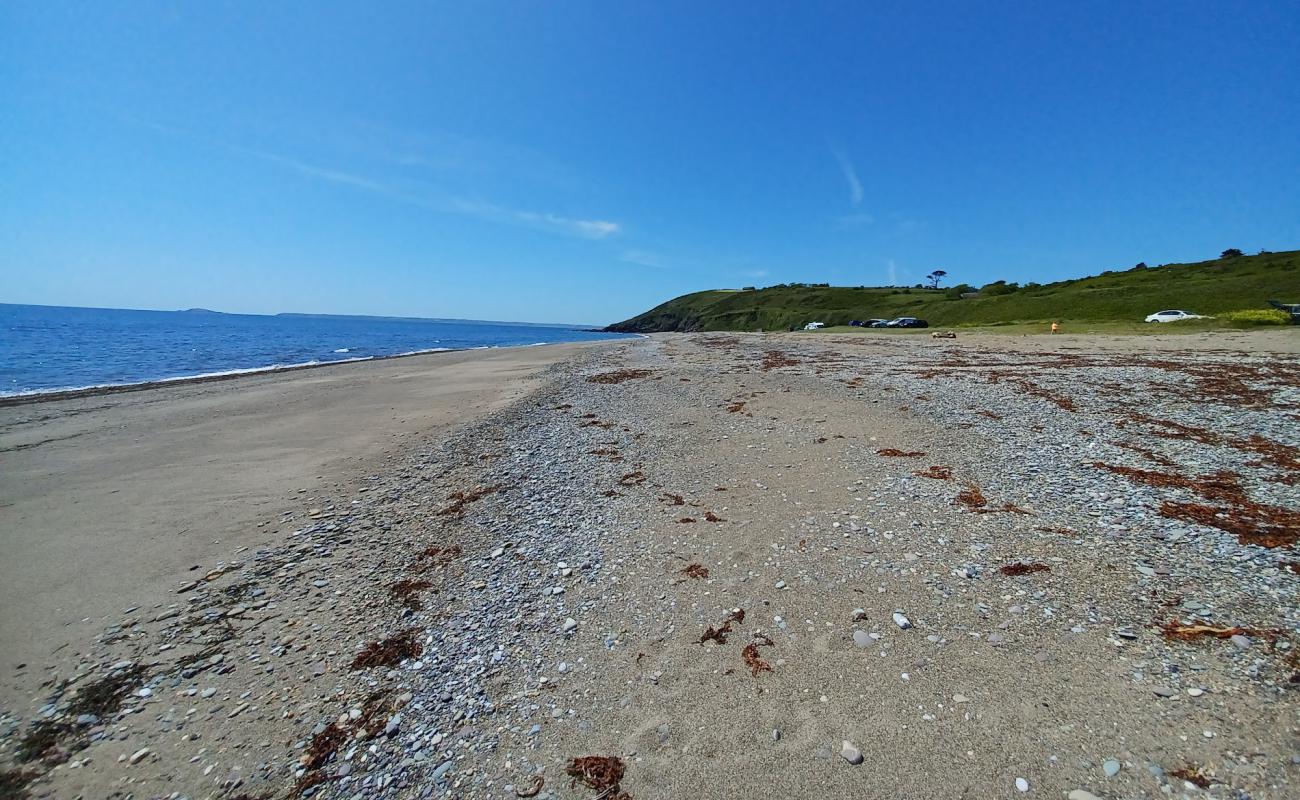 Photo de Caliso Bay Beach avec sable clair avec caillou de surface