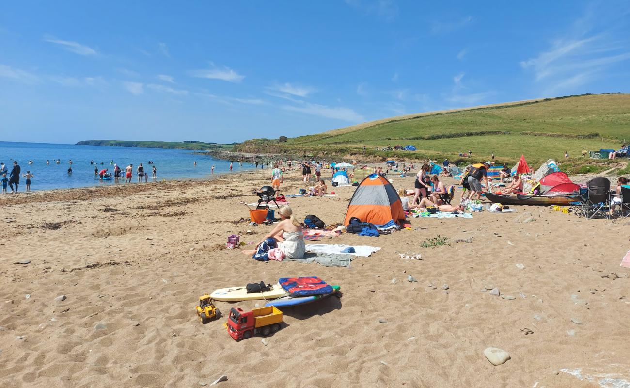 Photo de Ballycroneen Beach avec sable beige de surface
