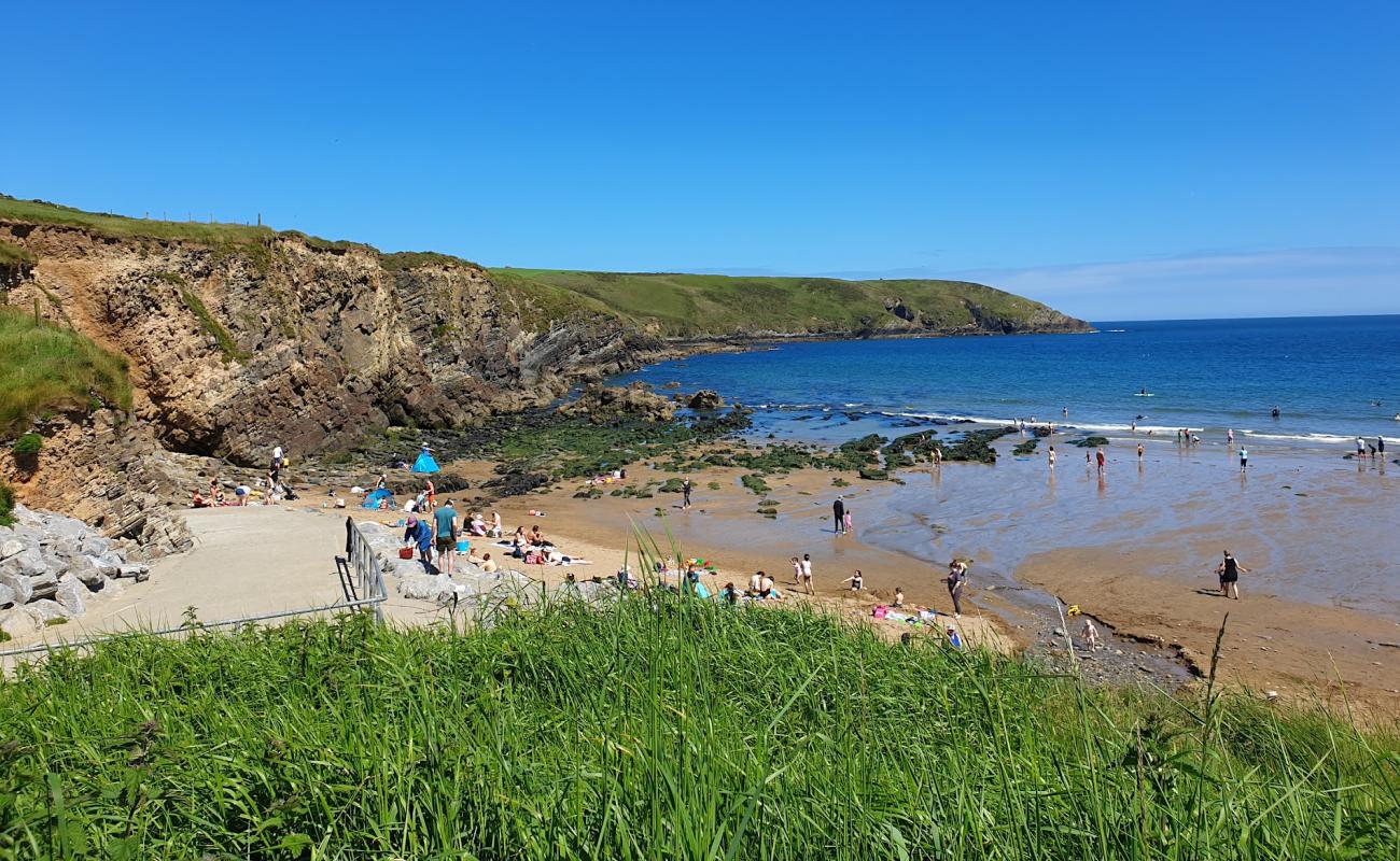 Photo de Rocky Bay Beach avec sable beige & pierres de surface