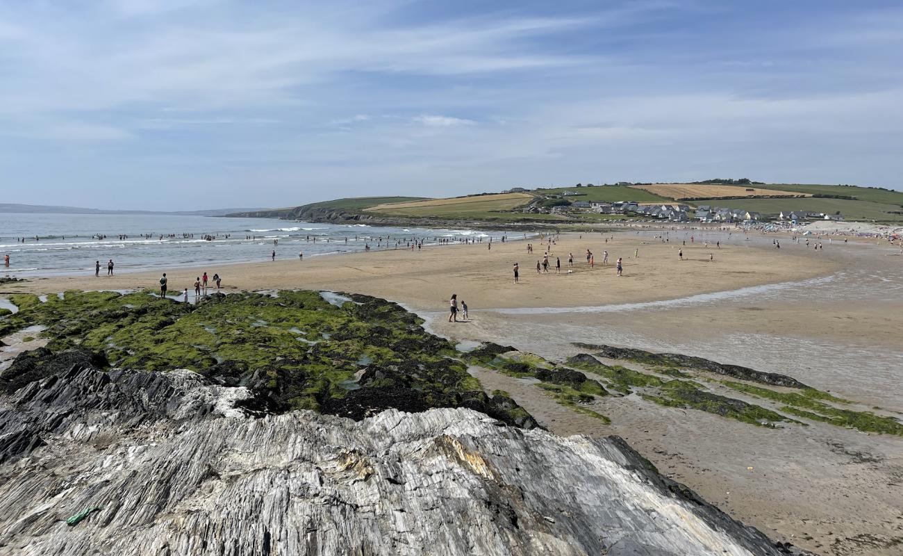 Photo de Garretstown Beach avec sable clair avec caillou de surface