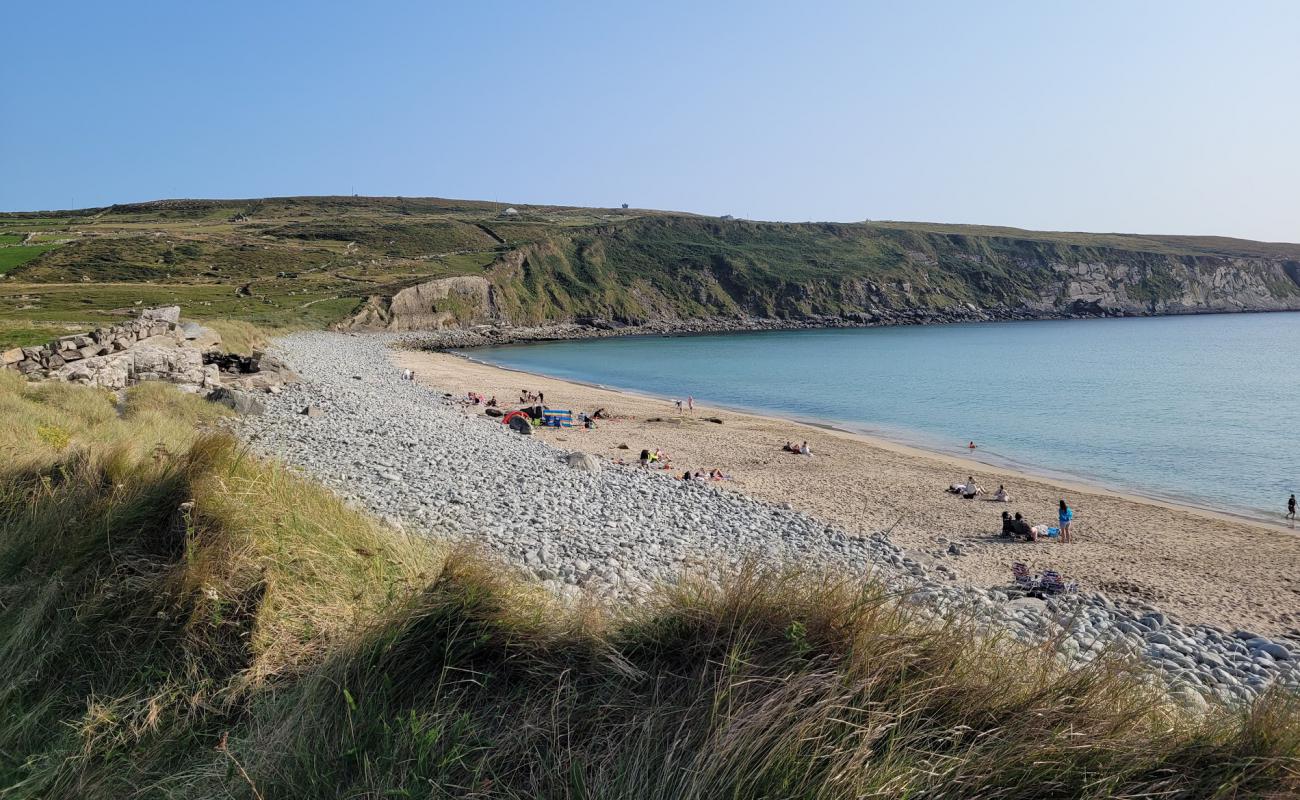 Photo de Lackenakea Bay Beach avec sable beige & galets de surface