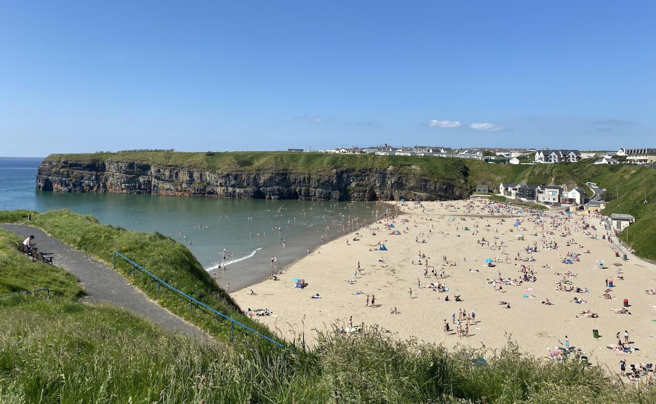 Photo de Ballybunion Beach avec sable beige fin de surface