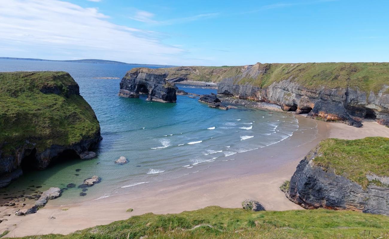 Photo de Nuns Beach avec sable beige de surface