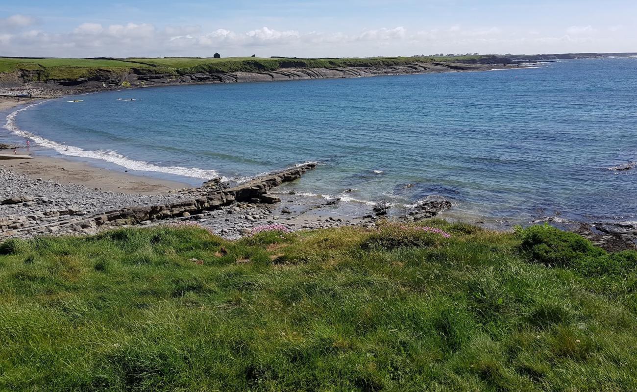 Photo de Whitestrand Beach avec sable clair avec caillou de surface