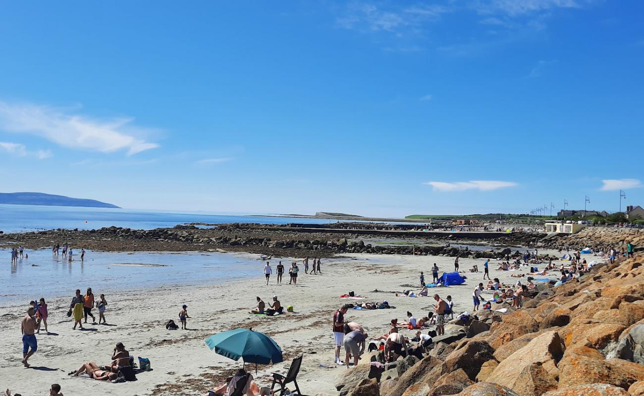 Photo de Blackrock Beach avec sable gris & galets de surface