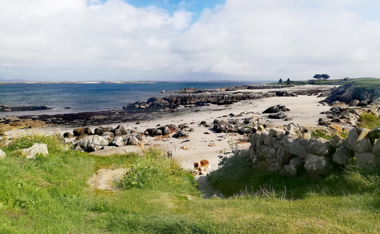 Photo de Mweenish Beach avec sable beige de surface