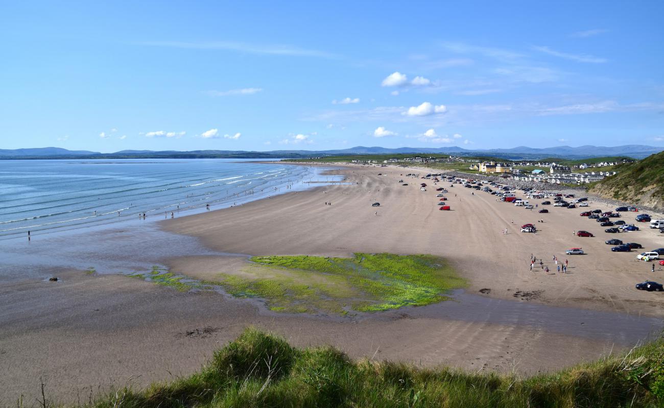 Photo de Rossnowgh Beach avec sable lumineux de surface