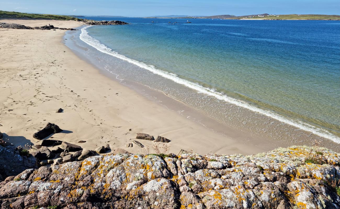 Photo de Glassagh Lower Bay Beach avec sable beige de surface