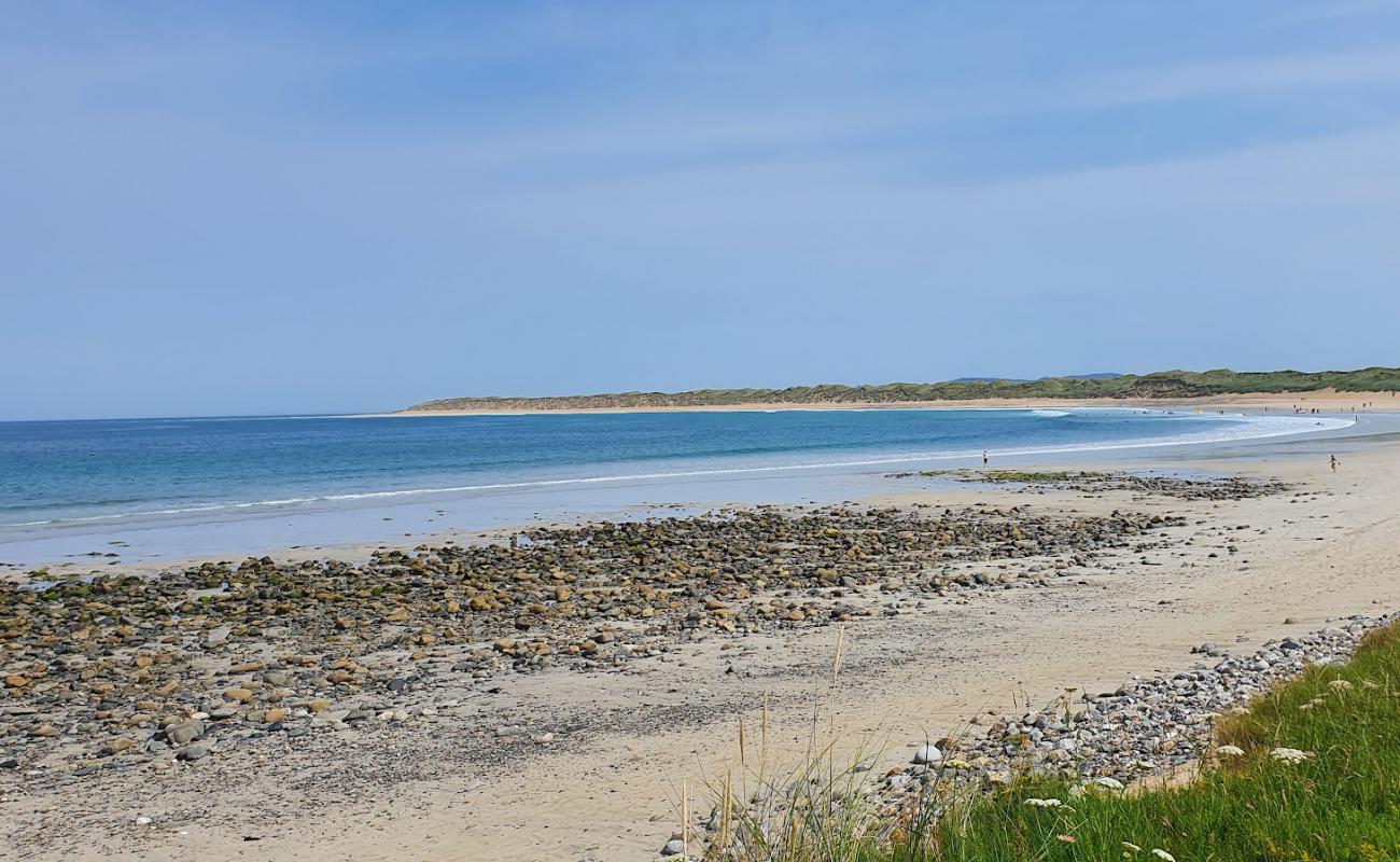 Photo de Magheroarty Beach avec sable beige de surface