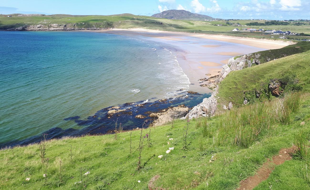 Photo de Leenakeel Beach avec sable beige de surface