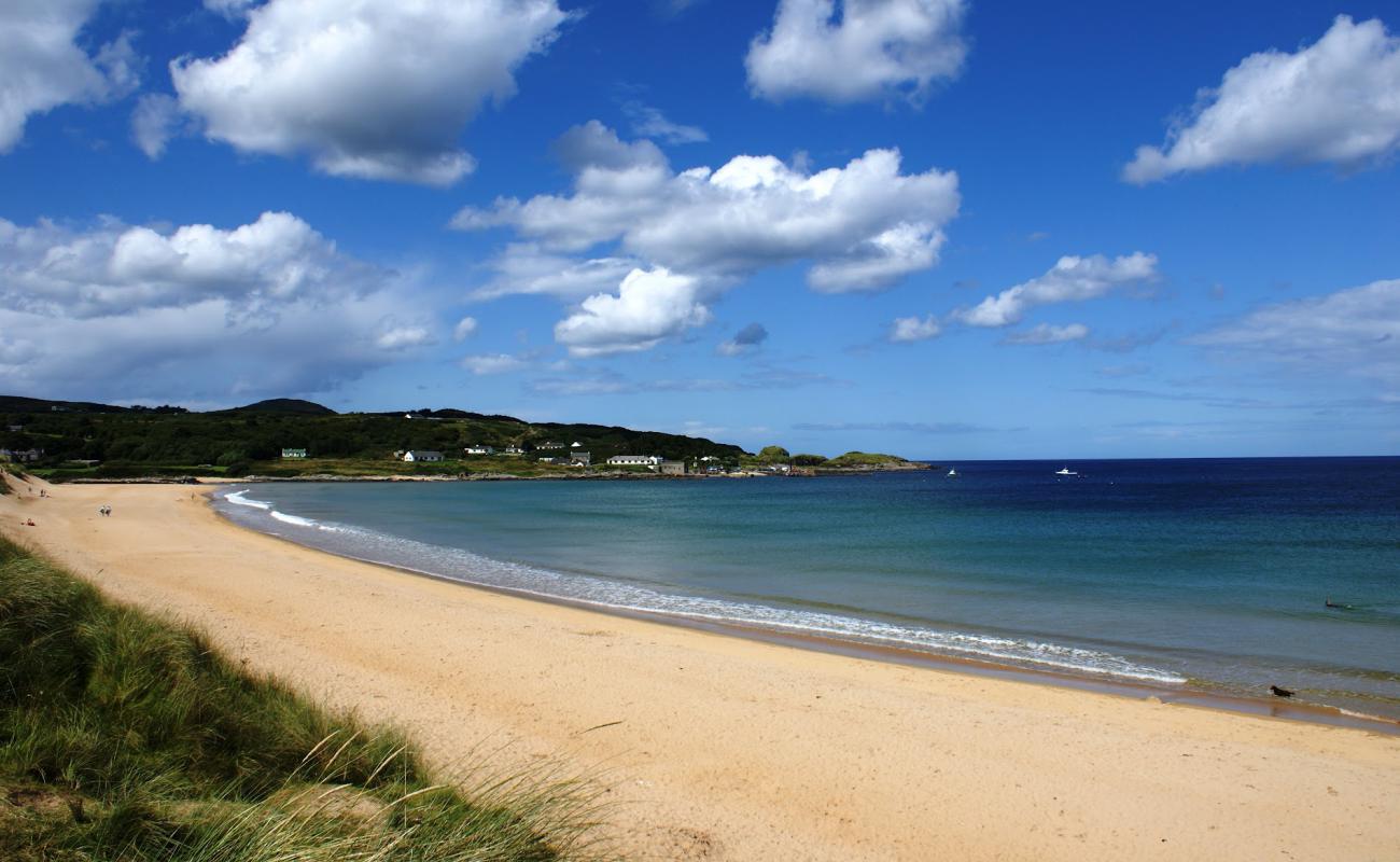 Photo de Culdaff Beach avec sable lumineux de surface