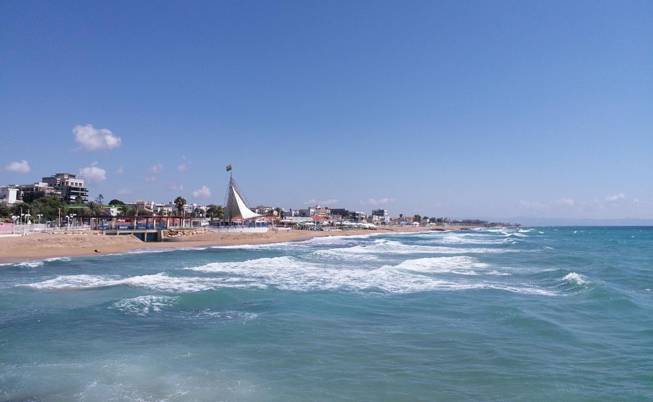 Photo de Sokolov beach avec sable brillant et rochers de surface