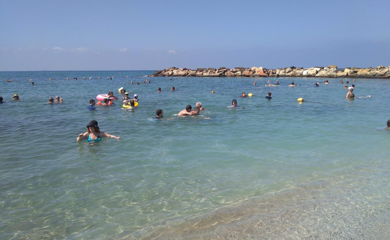 Photo de Shavei Tsion beach avec sable lumineux de surface