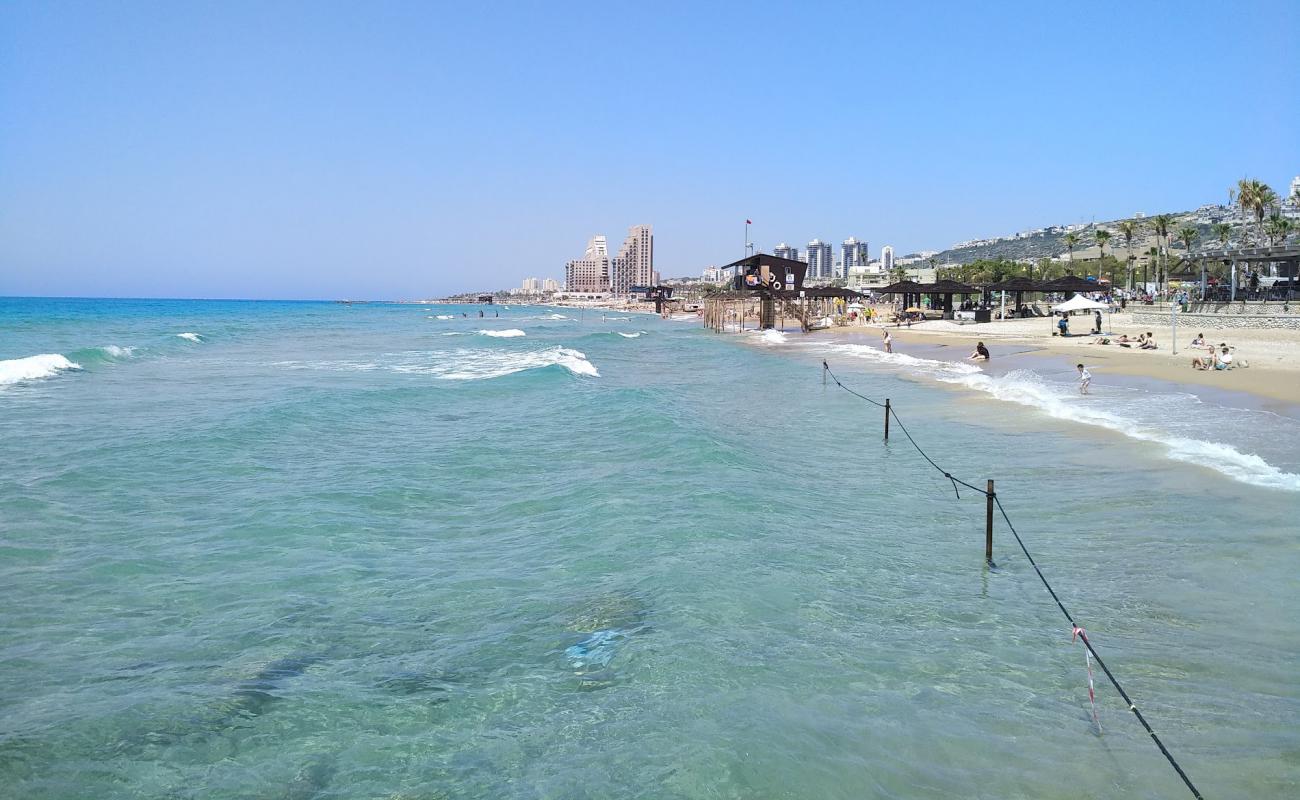 Photo de Zamir beach avec sable lumineux de surface