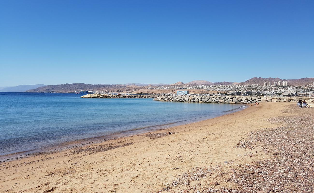 Photo de HaDatiyim Beach avec sable lumineux de surface