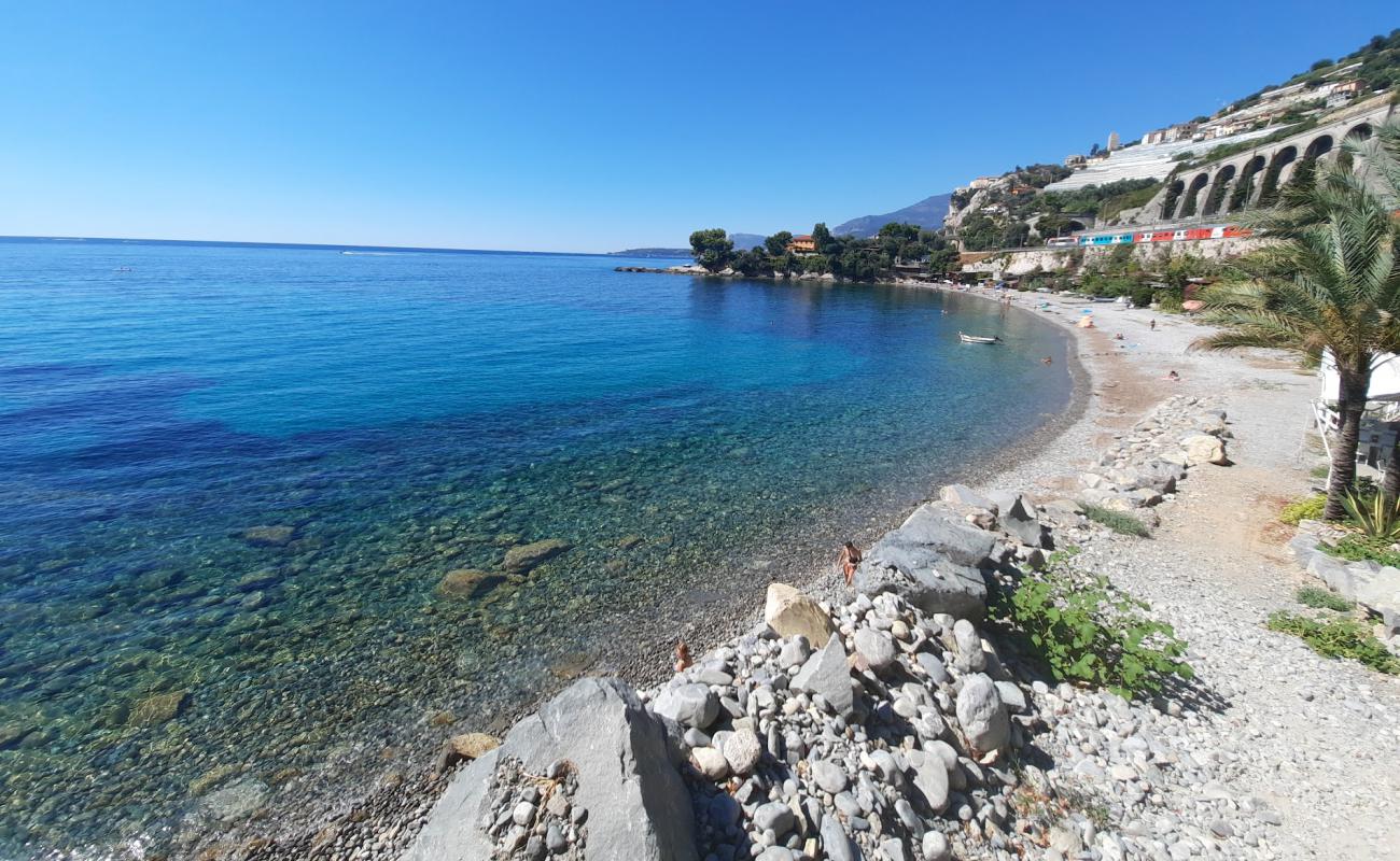 Photo de Darsenun beach avec caillou gris de surface