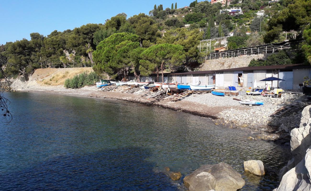 Photo de Spiaggia Hanbury avec terrain rocheux de surface
