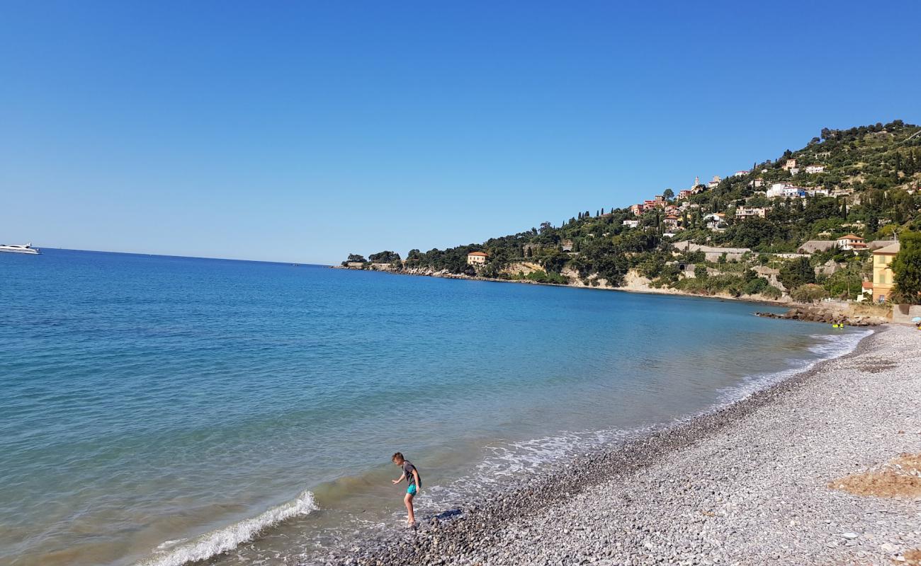 Photo de Eva beach's avec caillou gris de surface