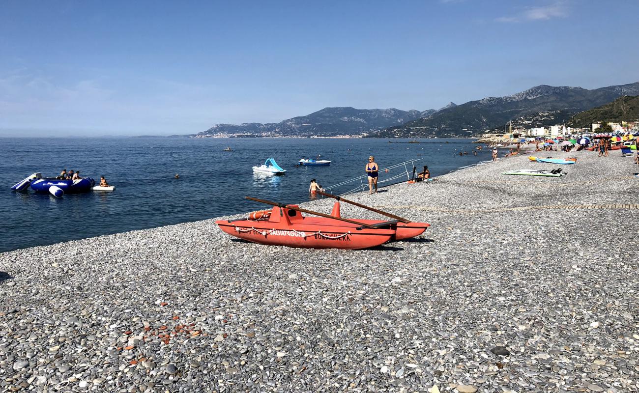 Photo de Spiaggia di Bordighera avec caillou fin gris de surface