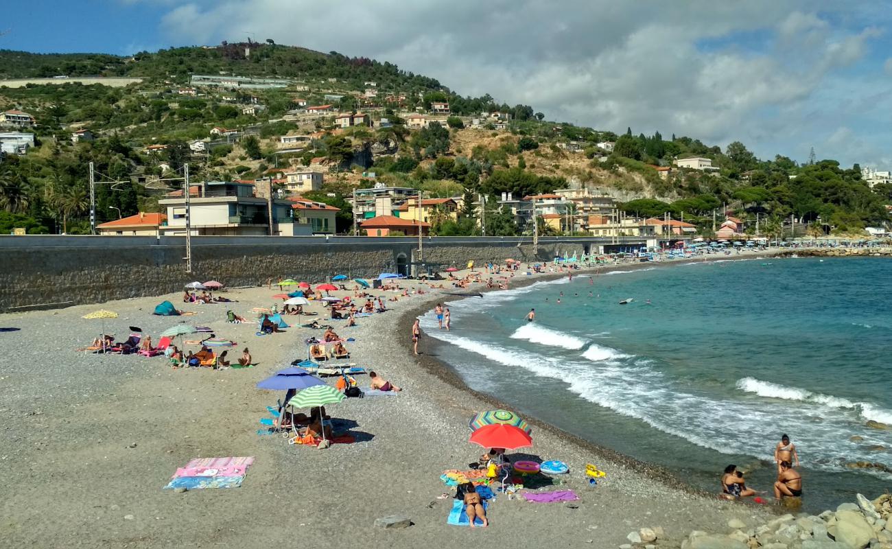 Photo de Spiaggia di Arziglia avec sable gris & galets de surface