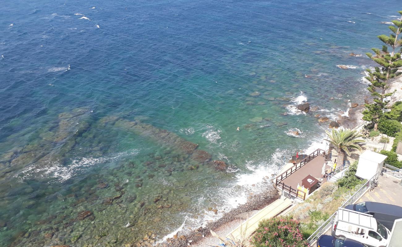 Photo de Caletta del Gabbiano avec roches de surface