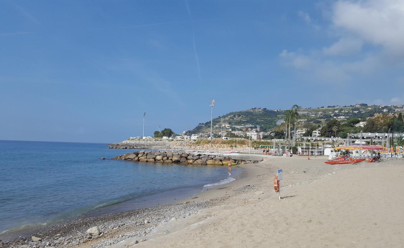 Photo de Capo Nero beach avec sable brun de surface